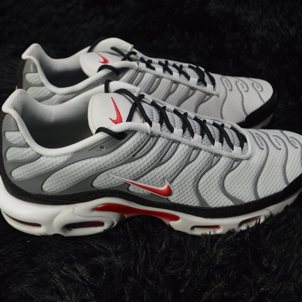 Nike Air Max Plus Photon Dust Grey Red Black Sneakers Shoes DM0032-002 Size 12